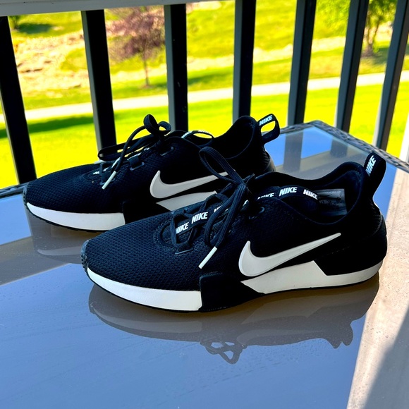Nike Shoes Nike Womens Athletic Shoes Black Size 7 Poshmark
